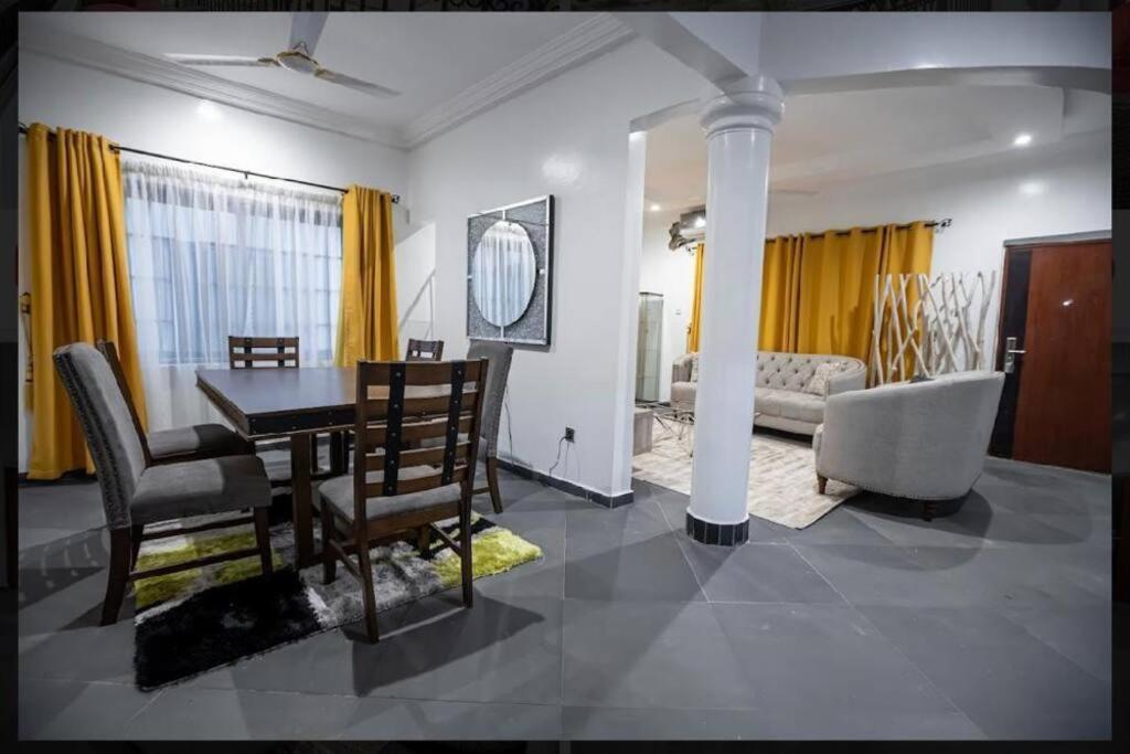 Cozy Penthouse ,Accra Ghana Owuraman エクステリア 写真